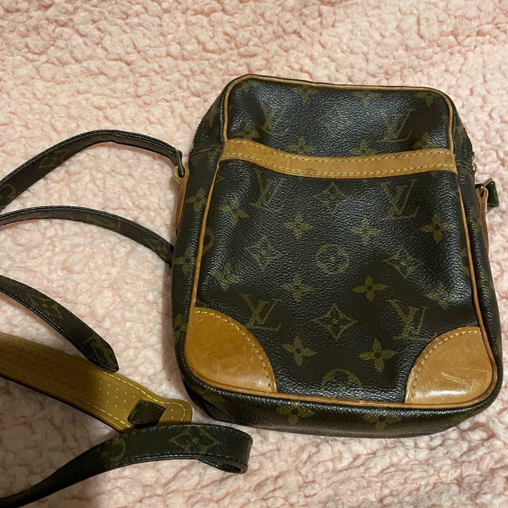 Louis Vuitton Trocadero Crossbody Bag. Great condition. Added pictures